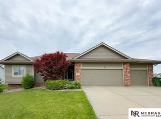 21204 Hampton Dr, Gretna, NE 68028