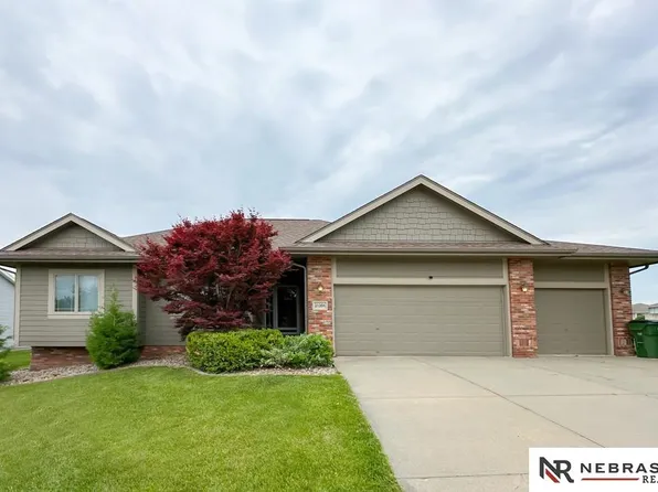 21204 Hampton Dr, Gretna, NE 68028