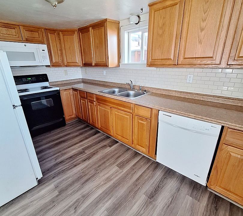 1st image of 409 NE 37th St