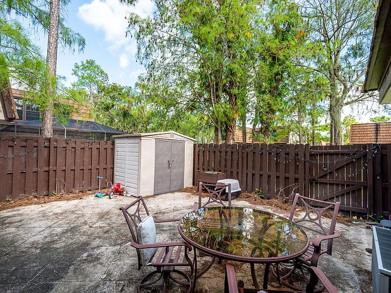 111 Weybridge Cir — Photo 7