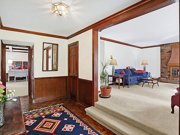 4th image of 7634 Lindenwood Dr