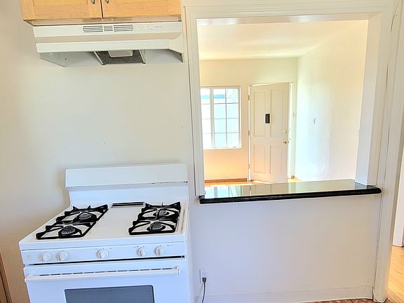 3rd image of 2347 Ocean Park Blvd #C