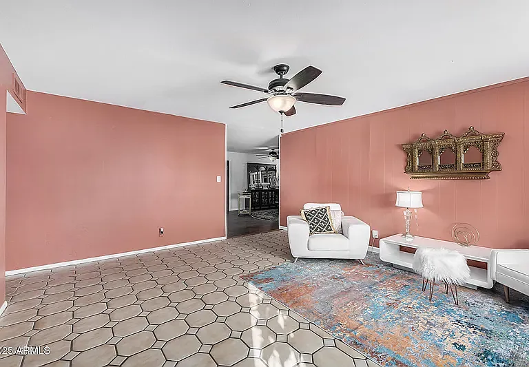 W Berridge Ln — Photo 2