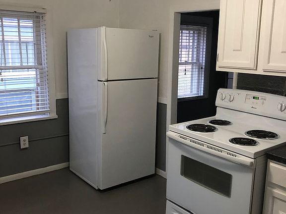 3rd image of 1718 E Avenue B