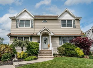 124 S McKinley Ave, Iselin, NJ 08830