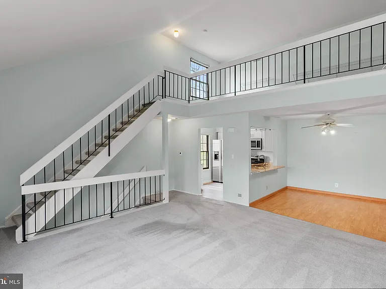 164 Bradford Ct #B — Photo 3