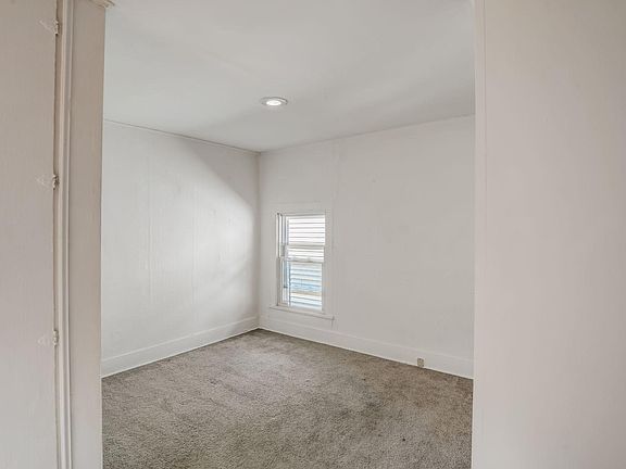 Hardwoods refinished so no carpet (but don't have a photo) Top unit bedroom with recessed lighting.