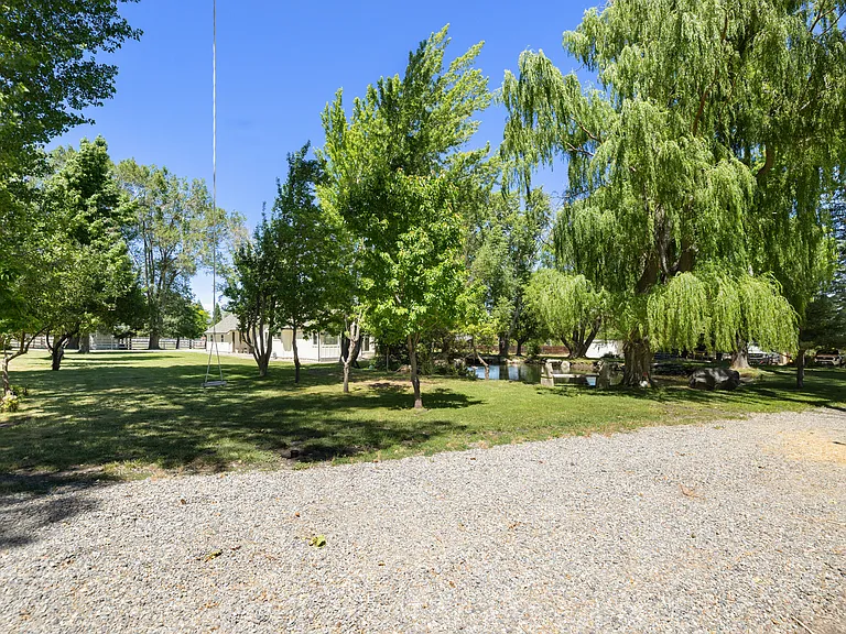 2241 Pioneer Trl — Photo 21