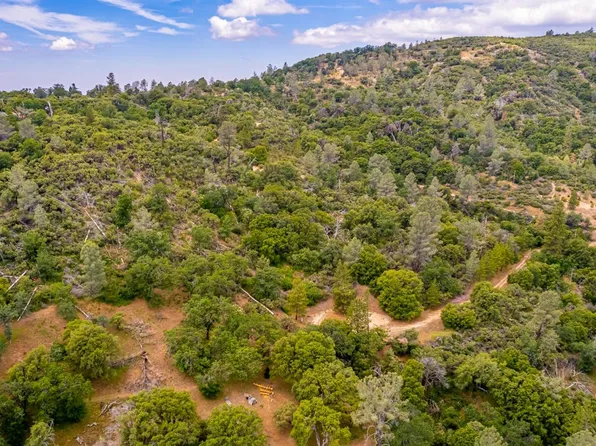 39 Allen Rd, Oakhurst, CA 93644