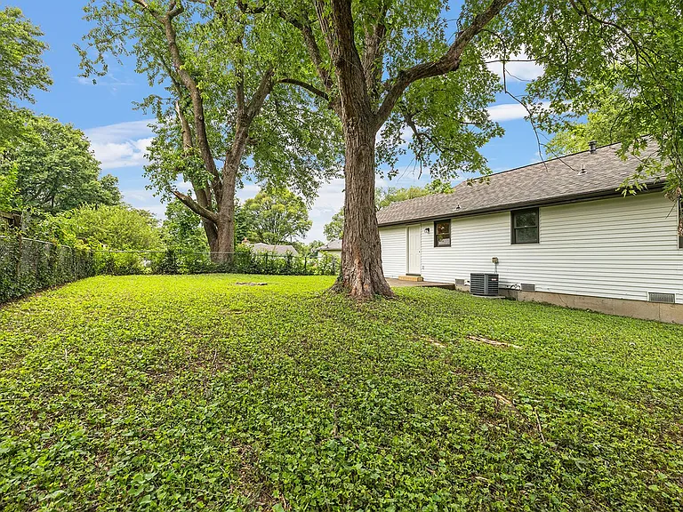 418 W Olive St — Photo 24