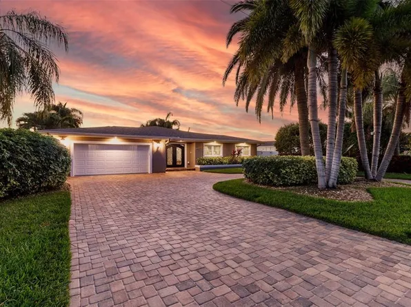 10130 Yacht Club Dr, Treasure Island, FL 33706