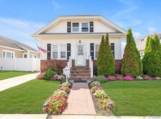 120 Kenny Ave, Merrick, NY 11566