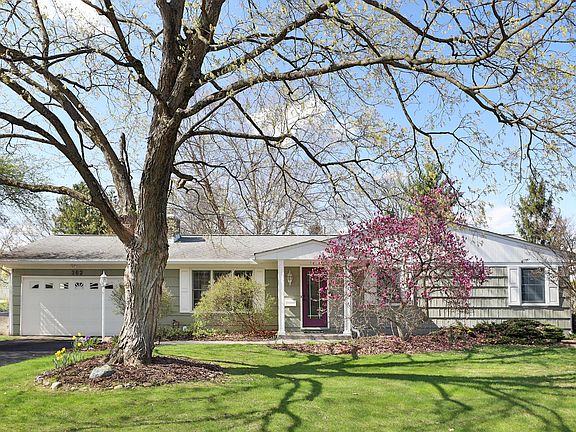 3rd image of 362 Crandall Dr