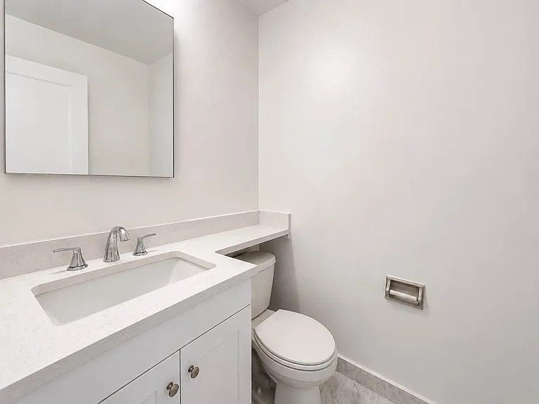 201 E 12th St #Penthouse 15 — Photo 10