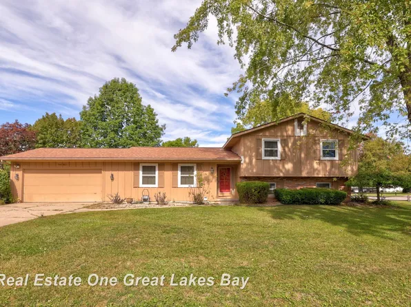 5480 Pilgrim Dr, Saginaw, MI 48638
