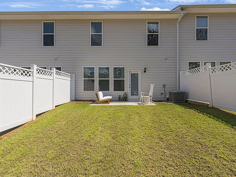 Tessa Barrow Crossing Townhomes — Photo 26