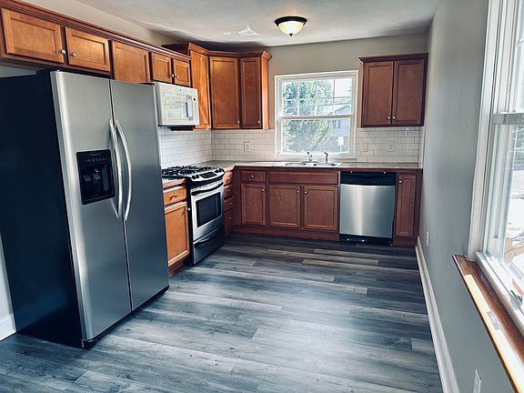 3rd image of 430 Hilbish Ave