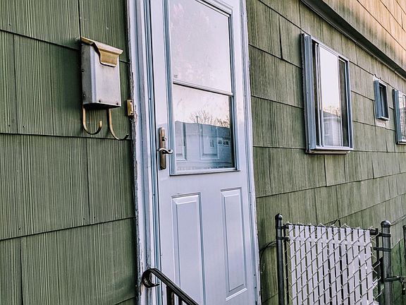 5th image of 340 Dongan Hills Ave