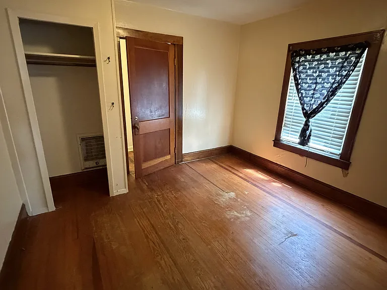 921 Myrtle St — Photo 6