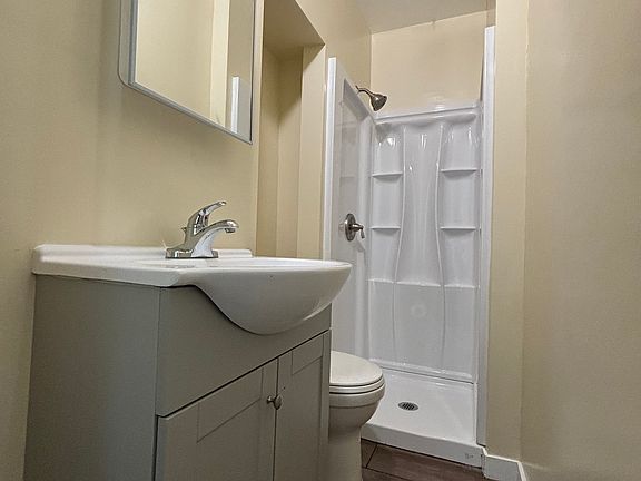 4th image of 1336 W 73rd St #B4