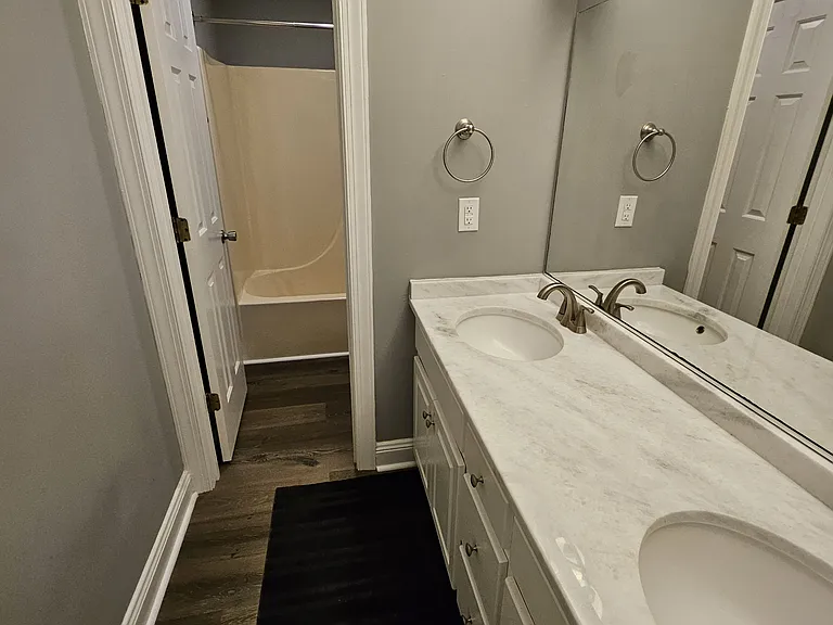 214 N Marion Dr — Photo 25
