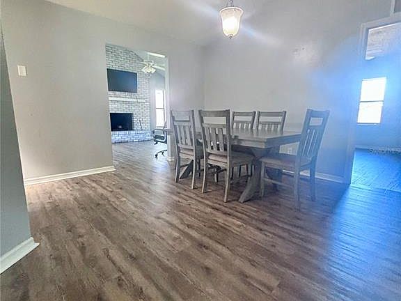 4th image of 420 NE 52nd Ct