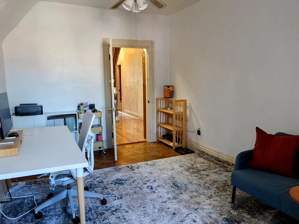 Small bedroom/ office space