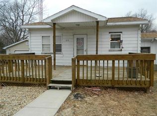 213 Seward St, Butler, IL 62015