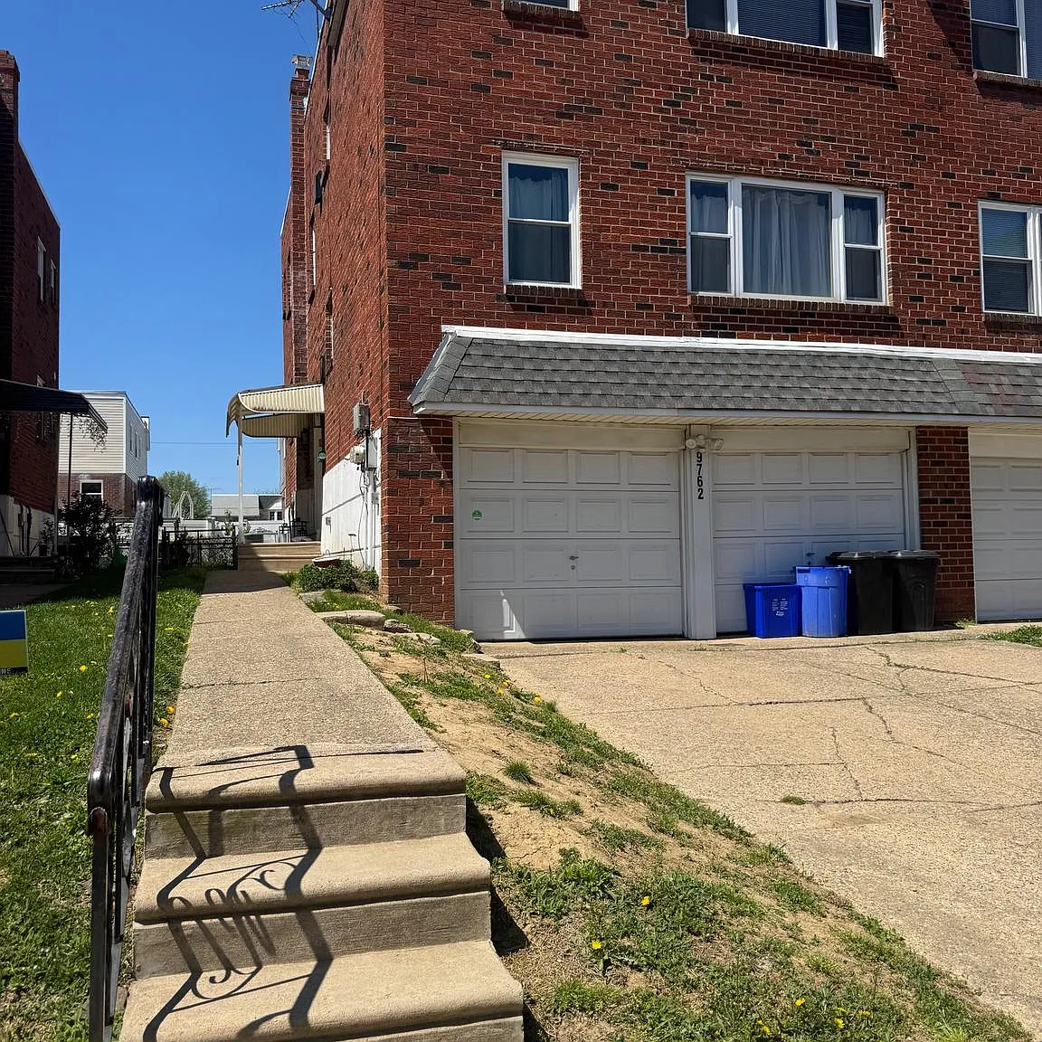 2 bed, 1.5 bath, 1968 sqft, $1,900 — Photo 2
