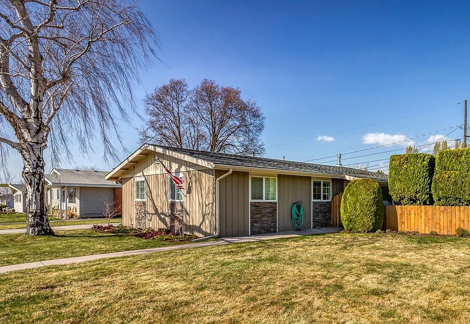 1st image of 2095 Lark Dr