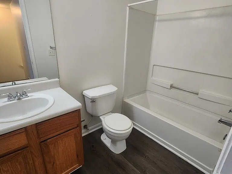 Castlewood Apartments - Huntsville, AL — Photo 17