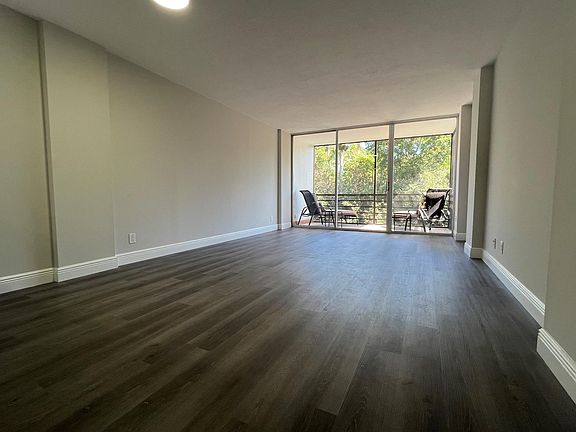 4th image of 106 Royal Park Drive #2D