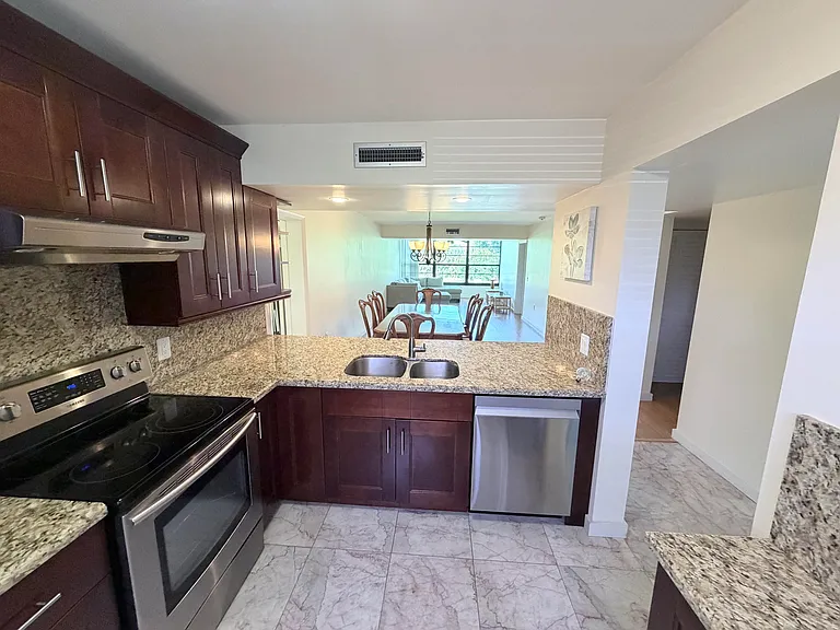 1514 Whitehall Dr #206 — Photo 2