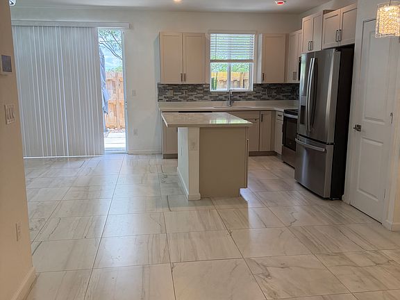 4th image of 2355 SE 10th St