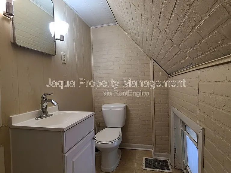 621 State St #2 — Photo 9