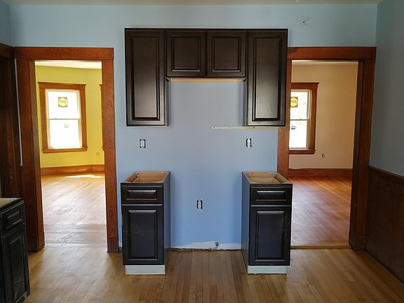 2nd image of 181 Winslow Ave #2