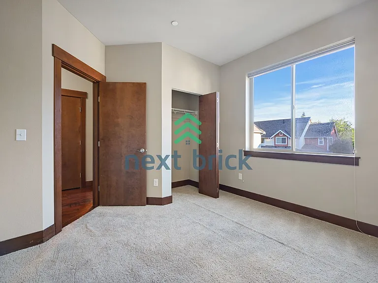 3813 NE 3rd Pl — Photo 10
