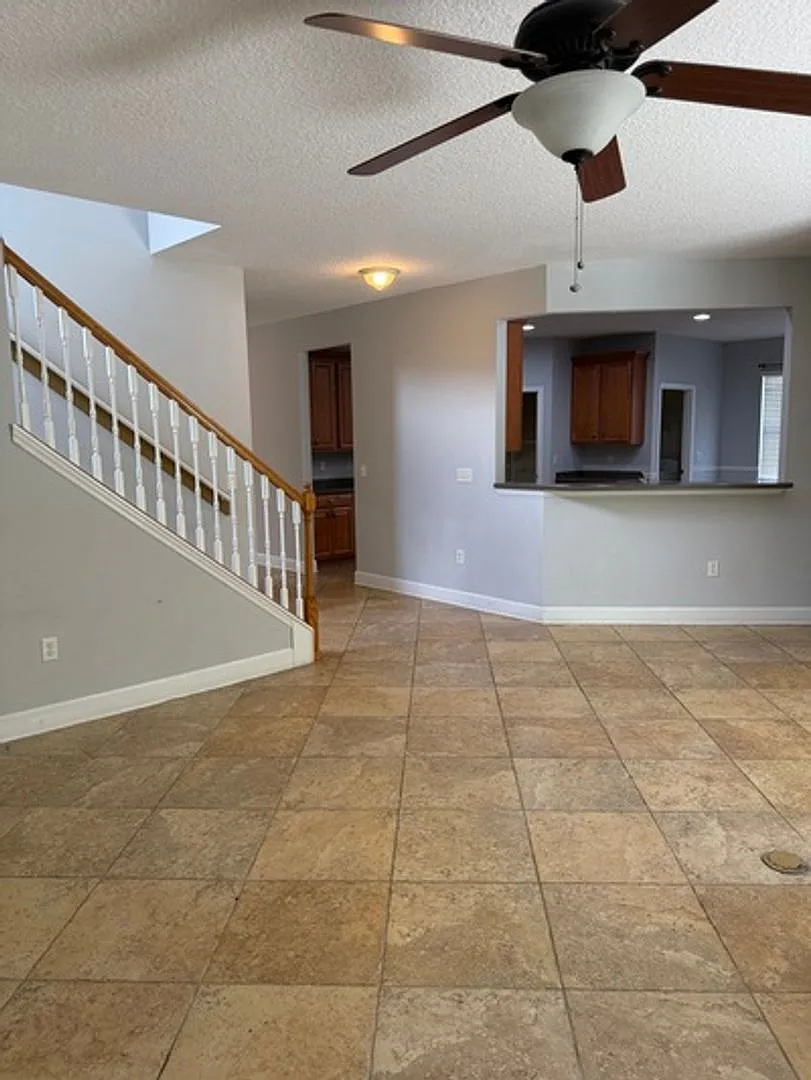 1676 Majestic View Ln — Photo 2