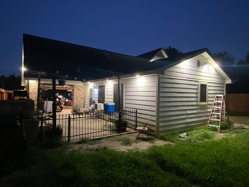 2nd image of 2604 Huckleberry Ln
