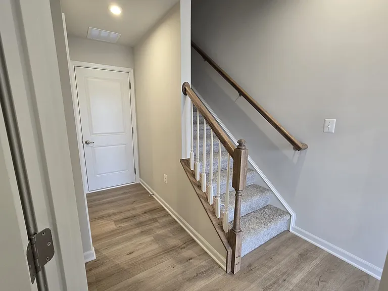 4928 Dunhaven Dr — Photo 3