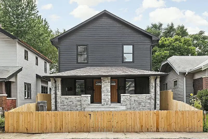 2 bed, 2.5 bath, 1350 sqft, $1,890 — Photo 1
