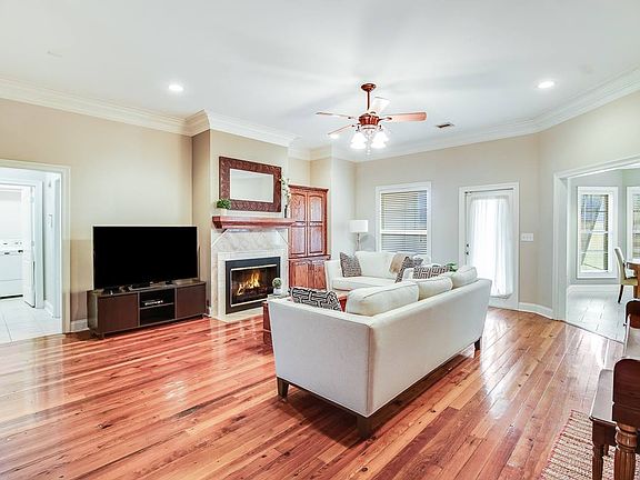 4th image of 100 Caravan Dr