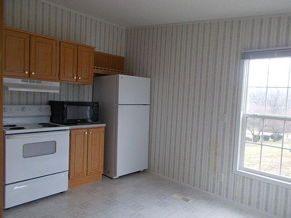 4th image of 422 Henry St
