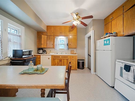 5th image of 2818 1st Ave