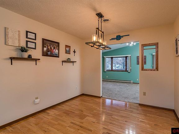 4th image of 220 Hollywood Ave