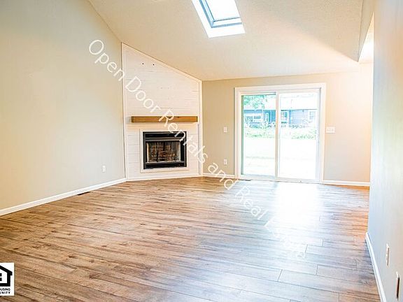 3rd image of 5006 Vermont Ln