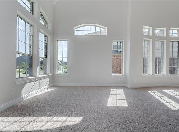 3rd image of 3025 Francesca Dr