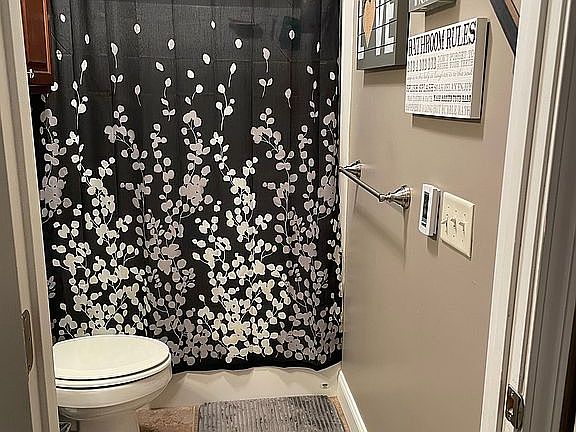 5th image of 502 Breezewood Cir