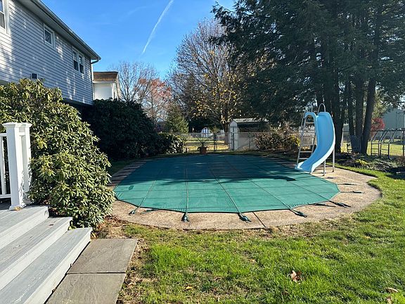 5th image of 402 Branchwood Dr