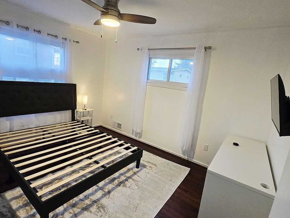 1st image of 703 Willoughby Ave #4